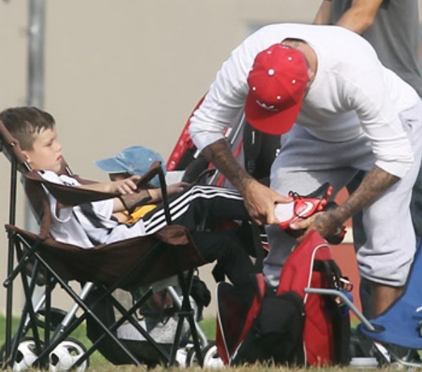 Con g&aacute;i Beckham 