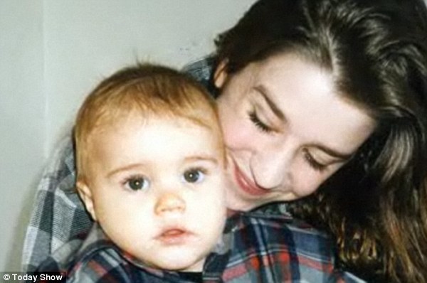Mẹ Justin Bieber giãi bày cuộc sống đơn thân khó khăn