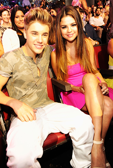 Nhìn lại 2 năm mặn nồng của Selena và Justin  12