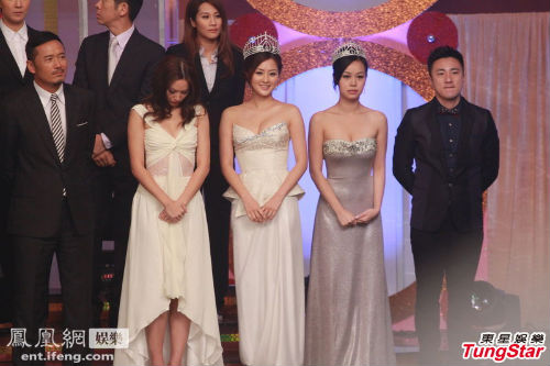 Hoa hậu khoe ngực đầy tại Lễ thắp đèn TVB 