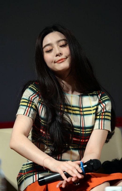 Phạm Băng Băng làm “mặt xấu” mọi lúc, mọi nơi Phạm Băng Băng làm “mặt xấu” mọi lúc, mọi nơi
