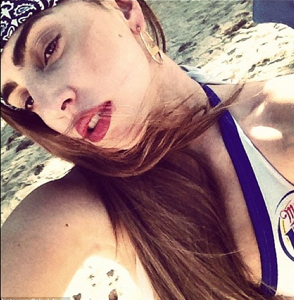 Lady Gaga lộ th&acirc;n h&igrave;nh 