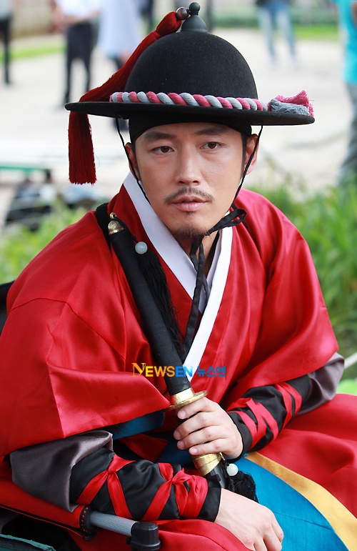 Lộ diện nam ch&iacute;nh của 