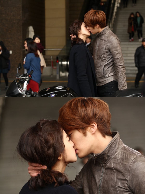 Bi hài chuyện... hôn trong phim Hàn 7