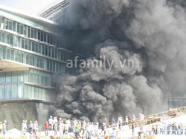 Cháy lớn ở khách sạn sát Trung Tâm Hội nghị Quốc Gia