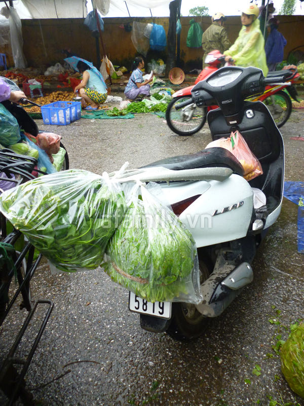 H&agrave; Nội: B&atilde;o số 5 chưa g&acirc;y &ldquo;b&atilde;o gi&aacute;&rdquo;