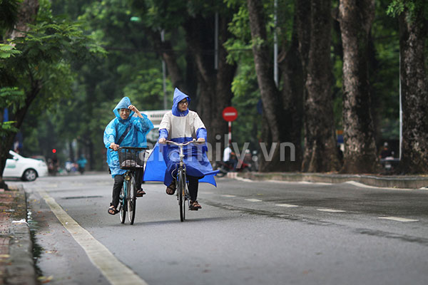 Ch&ugrave;m ảnh H&agrave; Nội một ng&agrave;y mưa