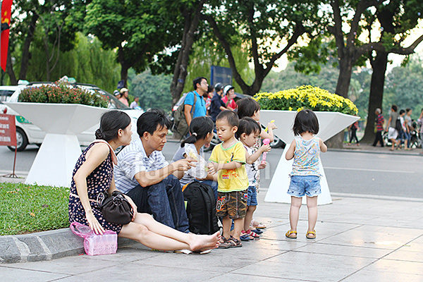 Người Hà Nội rộn ràng đi chơi lễ Quốc khánh 