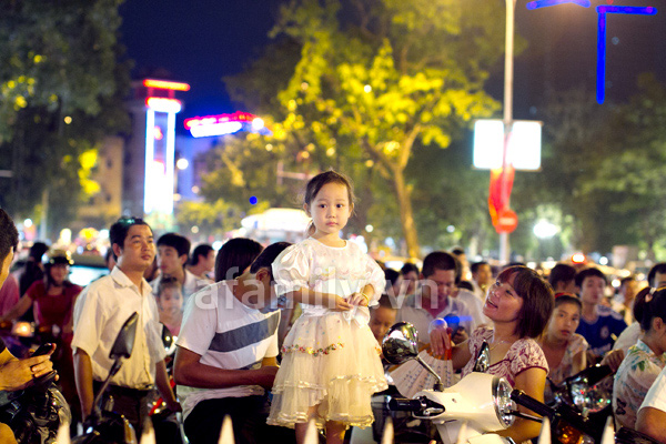 Người Hà Nội rộn ràng đi chơi lễ Quốc khánh 