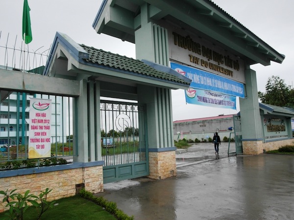Bạn cùng lớp 