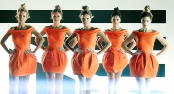 Girls Aloud trở lại với MV “nóng hầm hập” 2