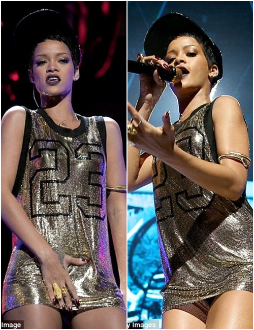 Rihanna khoe thân táo bạo