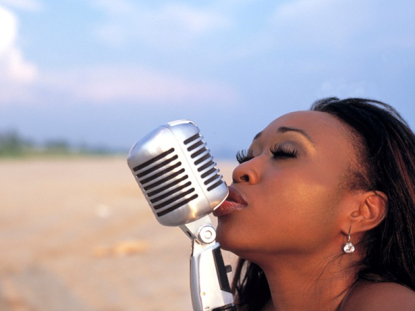 Hit của Adele l&agrave;m n&oacute;ng s&acirc;n khấu The Voice