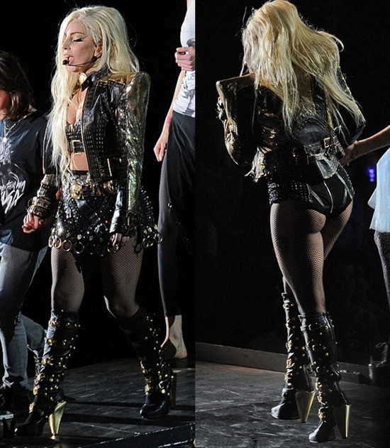 Lady Gaga thừa cân vẫn diện đồ thiếu vải 
