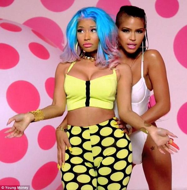 Nicki Minaj và MV sặc sỡ như tắc kè hoa 2