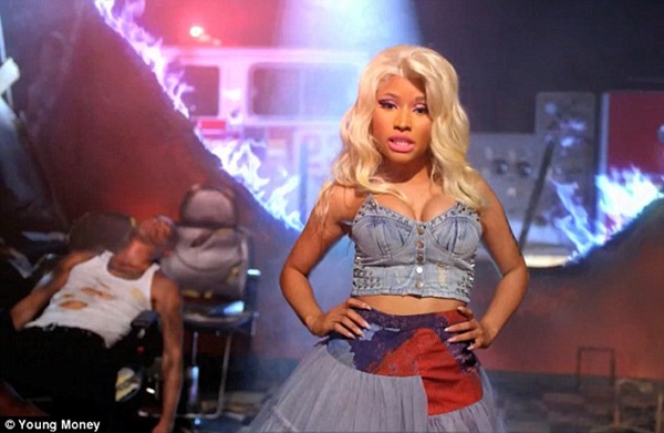 Nicki Minaj và MV sặc sỡ như tắc kè hoa 6