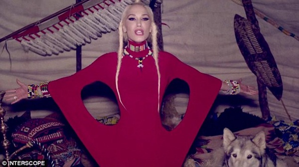 Gwen Stefani trở th&agrave;nh c&ocirc; n&agrave;ng thổ d&acirc;n gợi cảm  8