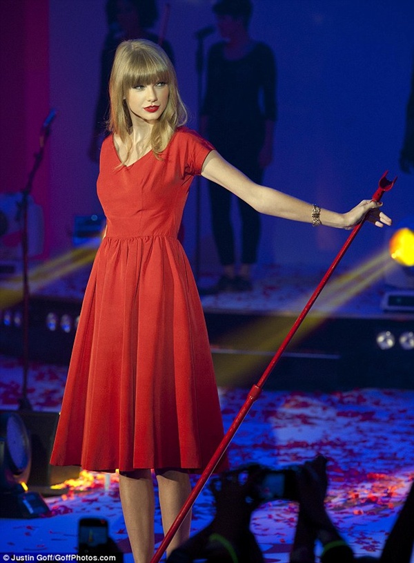 Taylor Swift “rực rỡ” tại London 1