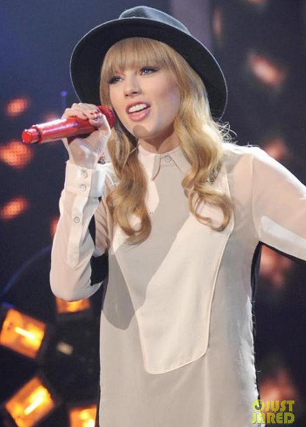 Taylor Swift và One Direction đổ bộ sân khấu X-Factor 1