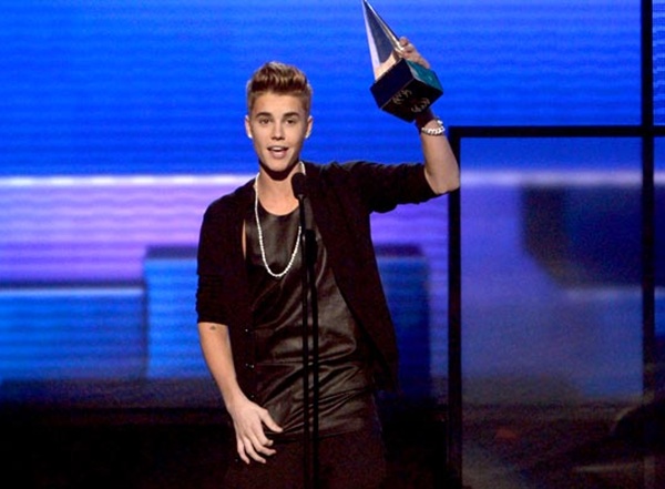 Justin Bieber càn quét giải thưởng AMAs 1