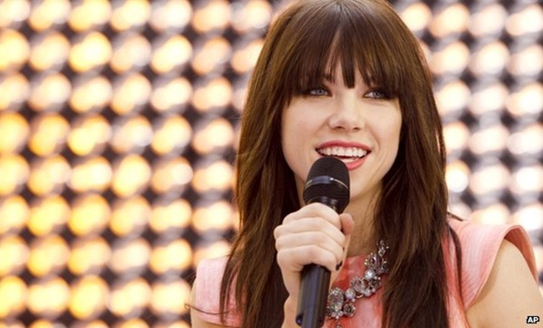 Carly Rae Jepsen bị buộc tội ăn cắp 