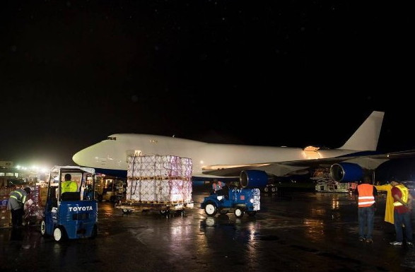 Vua Dubai điều máy bay riêng chở 250.000 bảng Anh đồ tiếp tế sang Haiti sau cơn bão mặt quỷ - Ảnh 3.