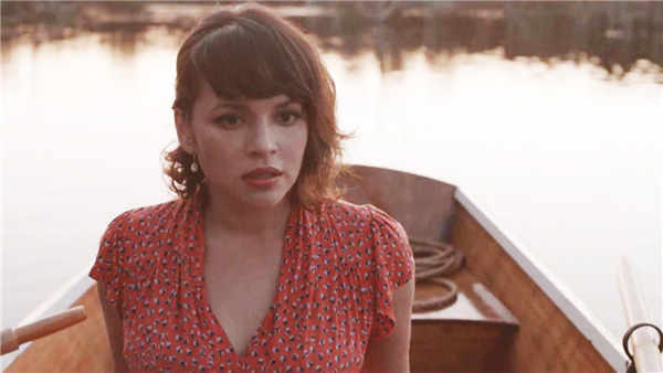 Rợn người với MV mới của Norah Jones