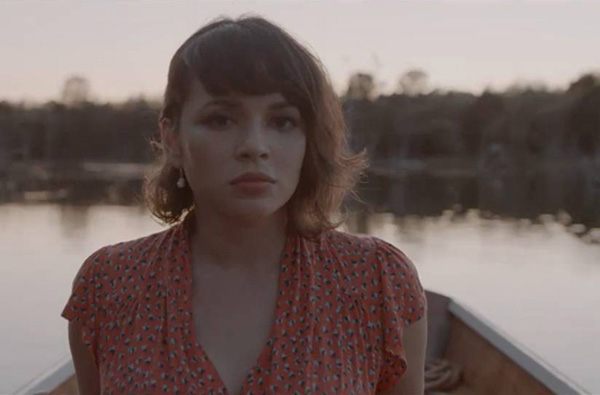 Rợn người với MV mới của Norah Jones