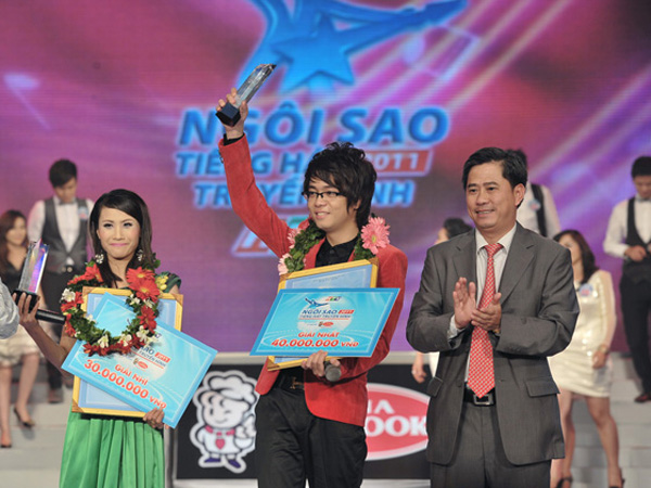 Nghe lại giọng h&aacute;t của 