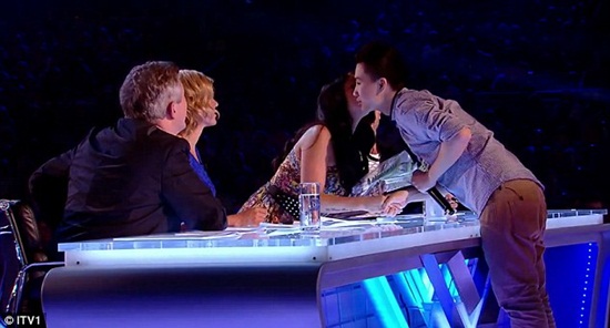 Chàng trai Hà Nội khuấy động X Factor UK 2012