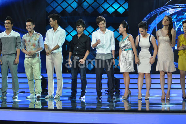 Th&iacute; sinh Idol chuyển giới tiếp tục nhờ kh&aacute;n giả 
