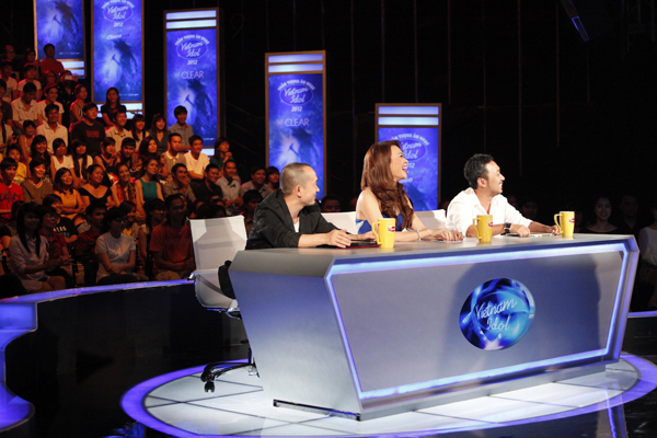 Bán kết 1 Vietnam Idol: Đẹp giọng nhưng kém sắc