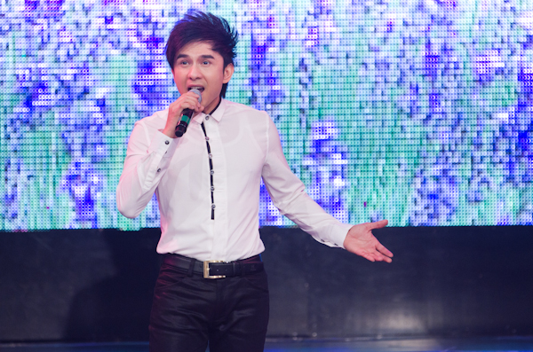 Lệ Quy&ecirc;n xinh như c&ocirc;ng ch&uacute;a tr&ecirc;n s&acirc;n khấu