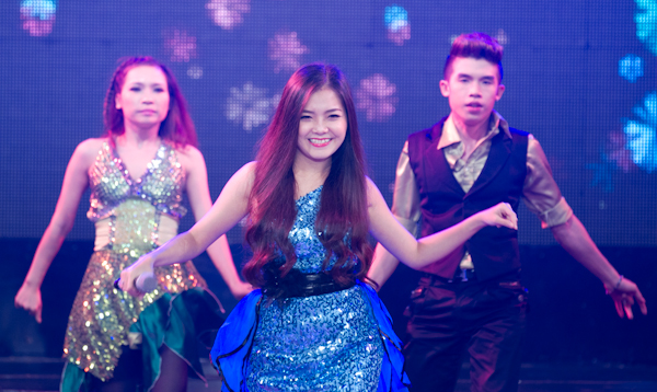 Lệ Quy&ecirc;n xinh như c&ocirc;ng ch&uacute;a tr&ecirc;n s&acirc;n khấu
