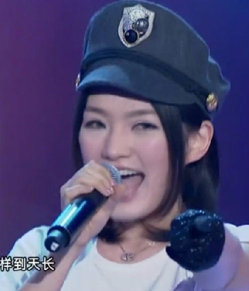 HLV The Voice Trung khổ sở v&igrave; ảnh 