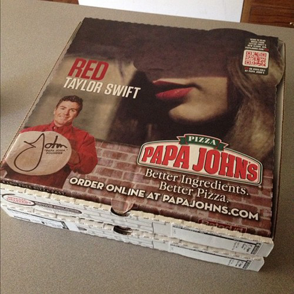 Album nhạc được bán kèm... bánh Pizza