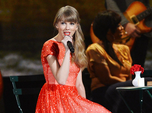 Thưởng thức giọng Taylor Swift và Carrie tại CMAs 2012 2