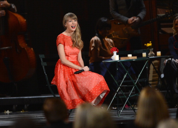 Thưởng thức giọng Taylor Swift và Carrie tại CMAs 2012 3