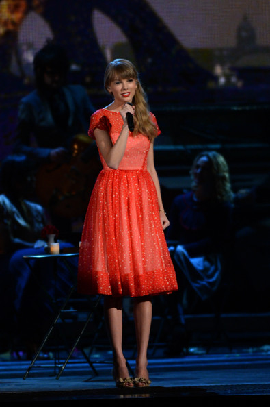 Thưởng thức giọng Taylor Swift và Carrie tại CMAs 2012 4