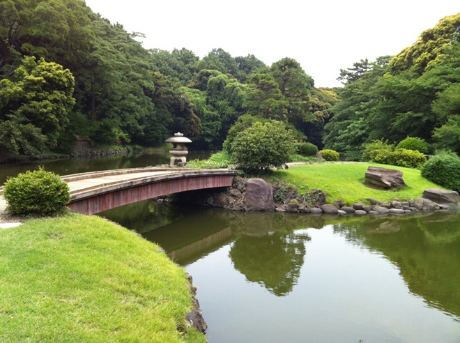 10.Vườn thiên nhiên Shinjuku Gyoen, Nhật Bản: Đây là một khu công viên tuyệt đẹp nằm ở Tokyo. Khu vườn lần đầu hoàn thành vào năm 1772, nhưng kiến trúc ngày nay của nó hoàn thành vào năm 1906. Khu vườn rộng 50,3 ha với hơn 20.000 loài cây. Bên trong khu Greenhouse có hơn 1700 loài thực vật nhiệt đới và cận nhiệt đới có thể chiêm ngưỡng. 