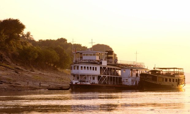 3. Chuyến đi kinh ngạc, Myanmar/Burma: Từ trên boong tàu Orcaella trong chuyến hành trình du ngoạn sông Irrawaddy của Hãng Regent Holidays, du khách có thể chiêm ngưỡng nhiều điều tốt đẹp nhất ở Burma trong lịch trình 15 ngày tham quan.  Hành trình bắt đầu đưa bạn ghé thăm ngôi chùa linh thiêng Yangon, sau đó đưa bạn vi vu đến khu điêu khắc nghệ thuật trên đá Akauk Taung, các bảo tháp Sri Kittara… trước khi ánh hoàng hôn dần buông ở Bagan và dành trọn một đêm nghỉ ngơi ở hồ Inle.