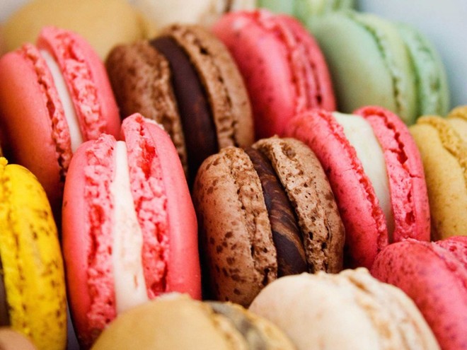 Macaron là một trong những loại bánh tinh tế nhất của Pháp. Ở Paris có 2 hiệu macaron nổi tiếng nhất là Pierre Hermé và Maison Ladurée. 