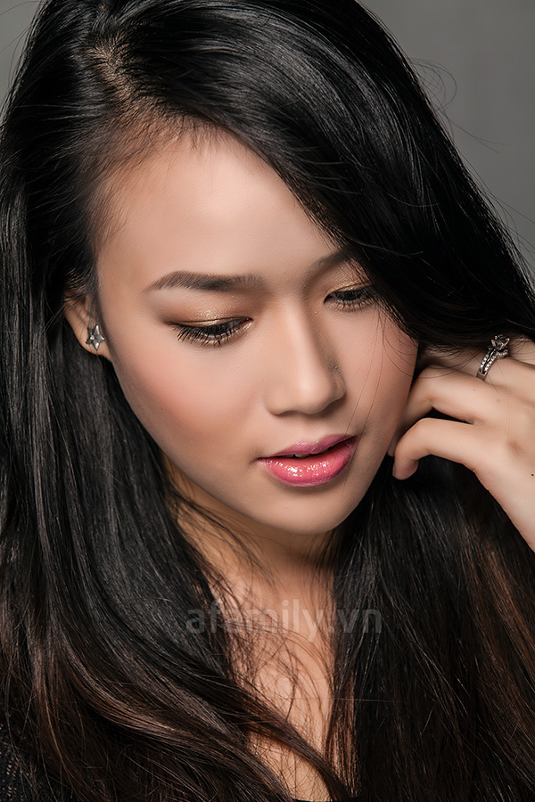 Trang điểm nhẹ cho gương mặt bừng sáng Trang điểm nhẹ cho gương mặt bừng sáng