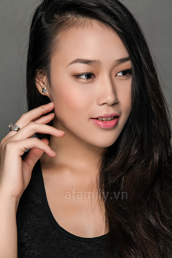 Trang điểm nhẹ cho gương mặt bừng sáng Trang điểm nhẹ cho gương mặt bừng sáng