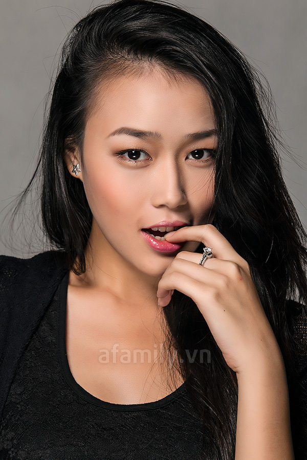 Trang điểm nhẹ cho gương mặt bừng sáng Trang điểm nhẹ cho gương mặt bừng sáng