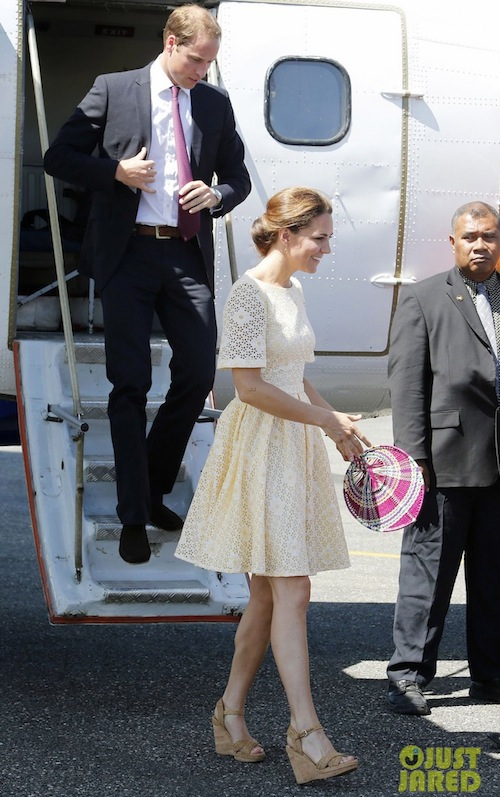 Soi vali đồ của Kate Middleton trong chuyến thăm châu Á