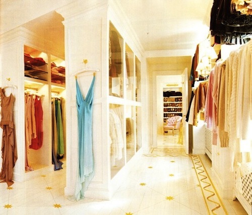 Zoom vào tủ đồ tráng lệ của diva Mariah Carey