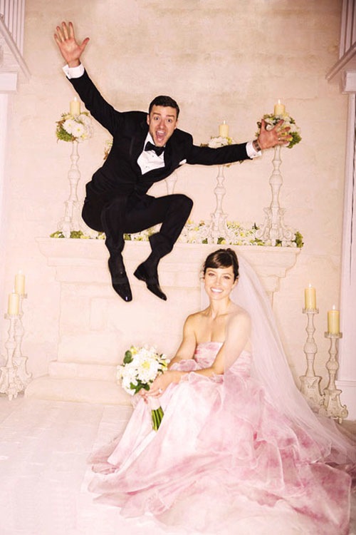 Diện váy cưới hồng ngọt ngào như Anne Hathaway và Jessica Biel 2