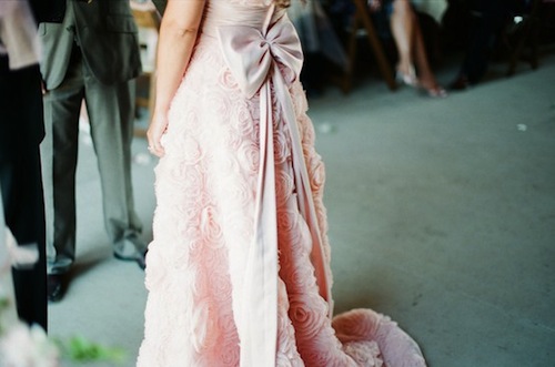 Diện váy cưới hồng ngọt ngào như Anne Hathaway và Jessica Biel 3