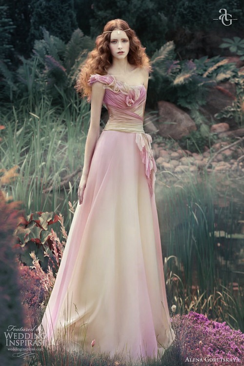 Diện váy cưới hồng ngọt ngào như Anne Hathaway và Jessica Biel 19